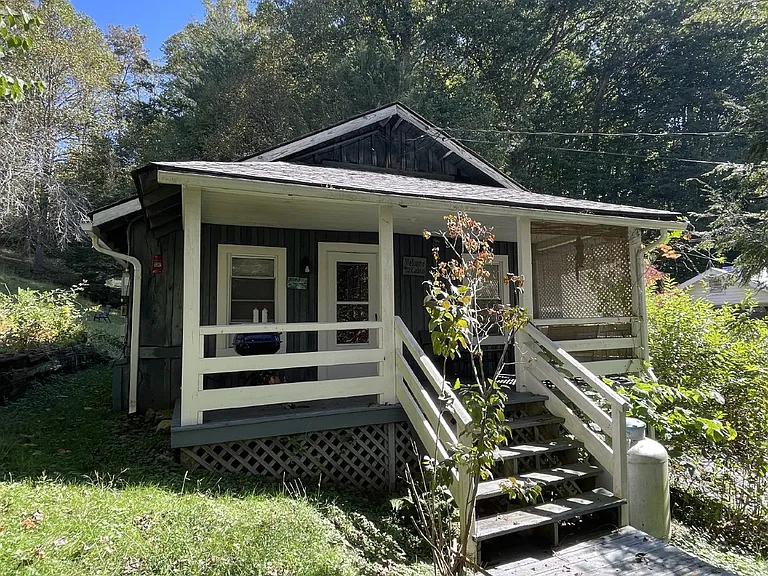 51 Emily Dr — Photo 1