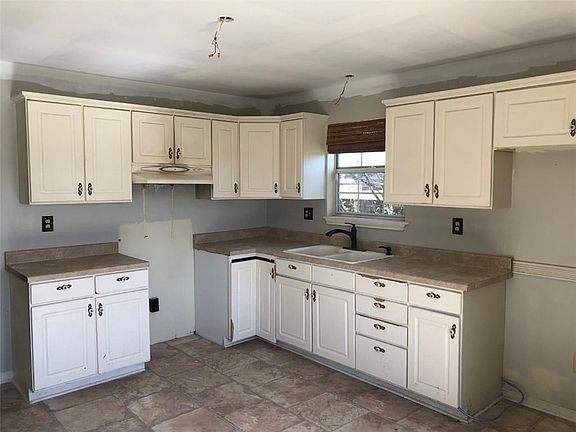 5th image of 8813 E Avenue B St