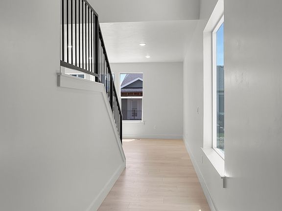 Finished home photos are representational images only. See sales agent for details.