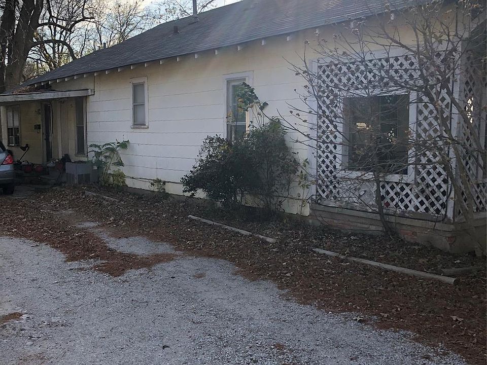 2nd image of 805 E 6th St