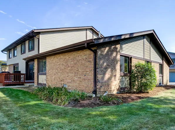 8326 Portsmouth Dr Unit C, Darien, IL 60561