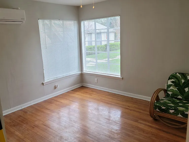 1528 Steves Ave #1 — Photo 7