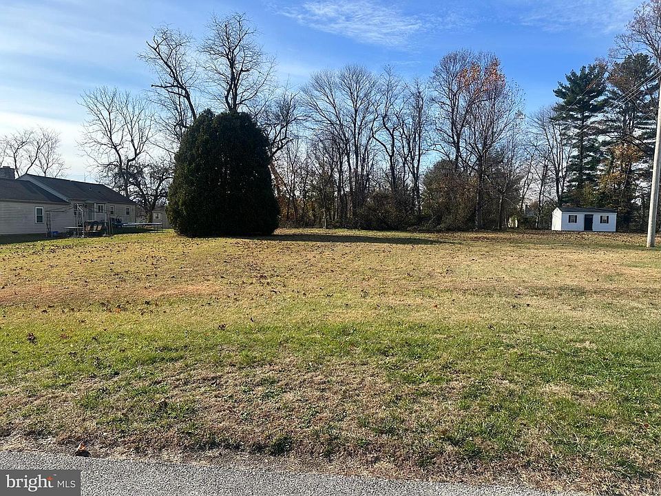 1st image of 809 Meadowbrook Dr