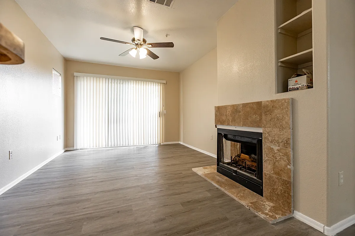 Building Photo - 1295 N Ash St #1026