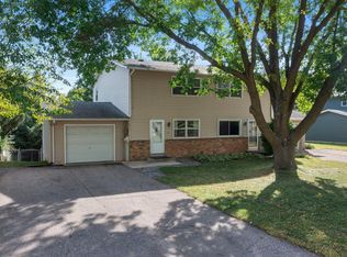 911 Ridge Dr SE, Saint Michael, MN 55376