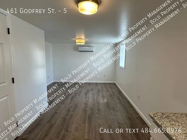 461 Godfrey St #5 — Photo 4