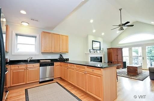 5th image of 3221 N Clifton Ave APT 3S