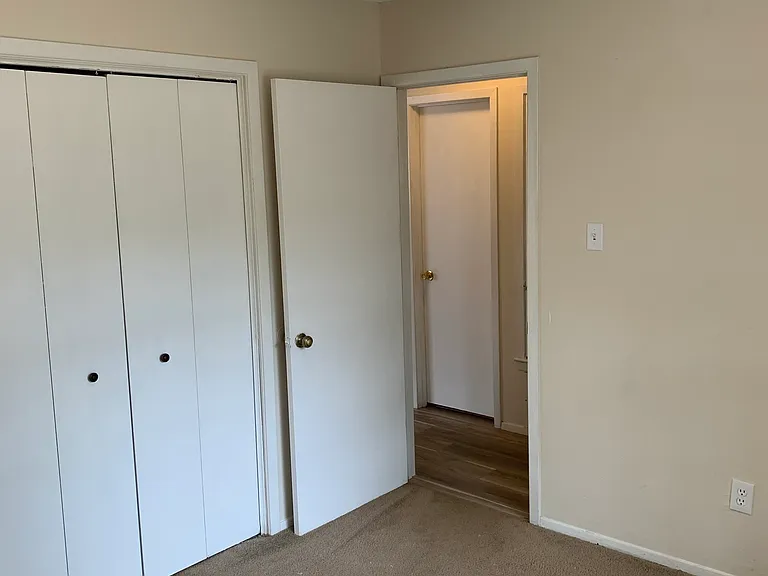 Bedroom with carpet