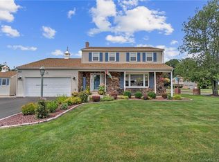 9 Meadow View Dr, Wethersfield, CT 06109