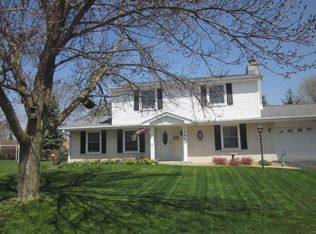 15420 W Elmont Ln, New Berlin, WI 53151