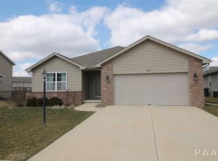 2617 W Stonehenge Ct, Peoria, IL 61615