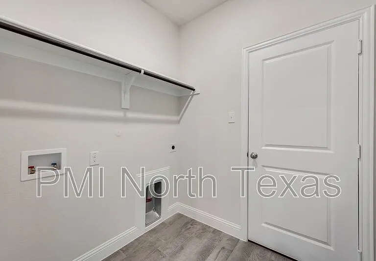 309 Amenduni Ln — Photo 13