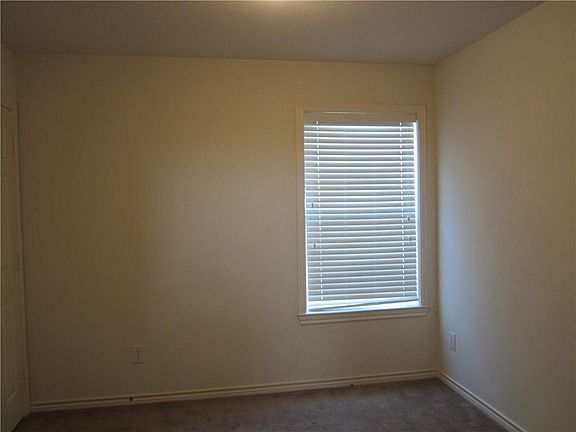 5th image of 8816 Eastwood Ave