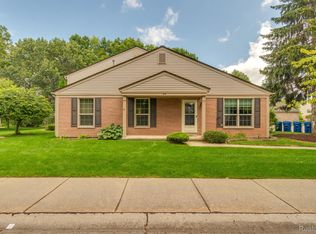 210 Pine Tree Ridge Dr UNIT 1, Waterford, MI 48327