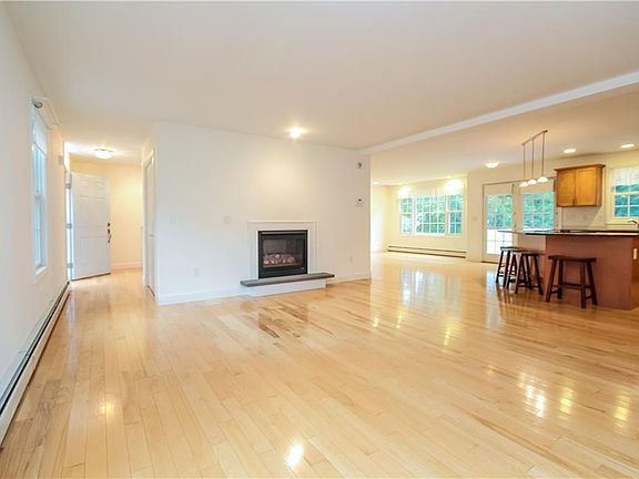 3rd image of 335 Wandsworth St