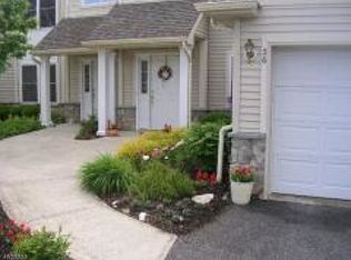 34 Harker Hill Dr, Hamburg, NJ 07419