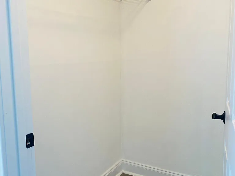 608 Tyler St — Photo 6