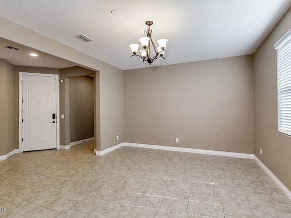 4th image of 10606 W Raymond St
