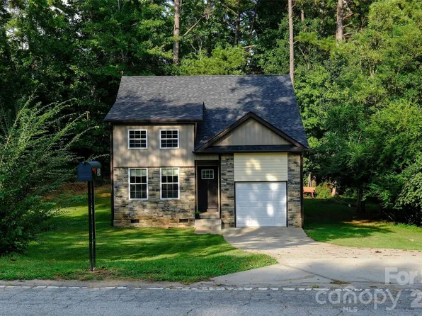 524 Asbury Dr, Landrum, SC 29356