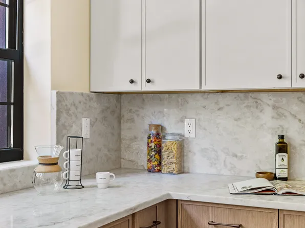 493 Hancock Street image 10 of 25