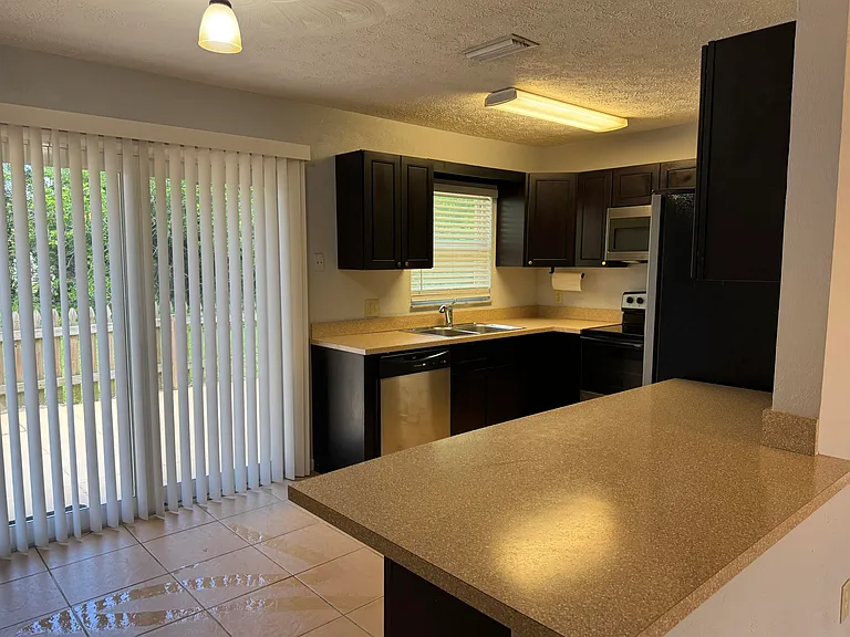 1841 SW McAllister Ln — Photo 3