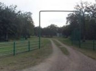 639 Sandy Ln, Fayetteville, TX 78940