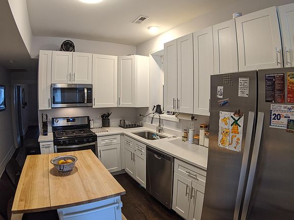 3rd image of 3320 N Lakewood Ave #1