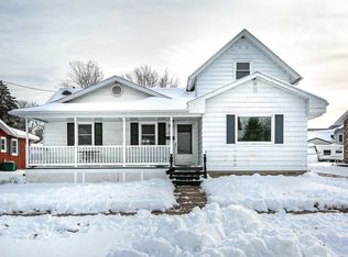 124 W Howard St, Manchester, IA 52057
