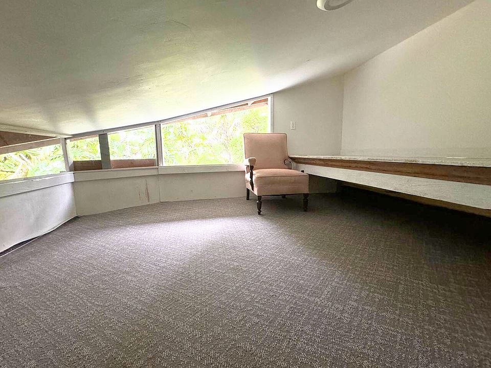 2nd image of 2592 Kilauea Ave #G3
