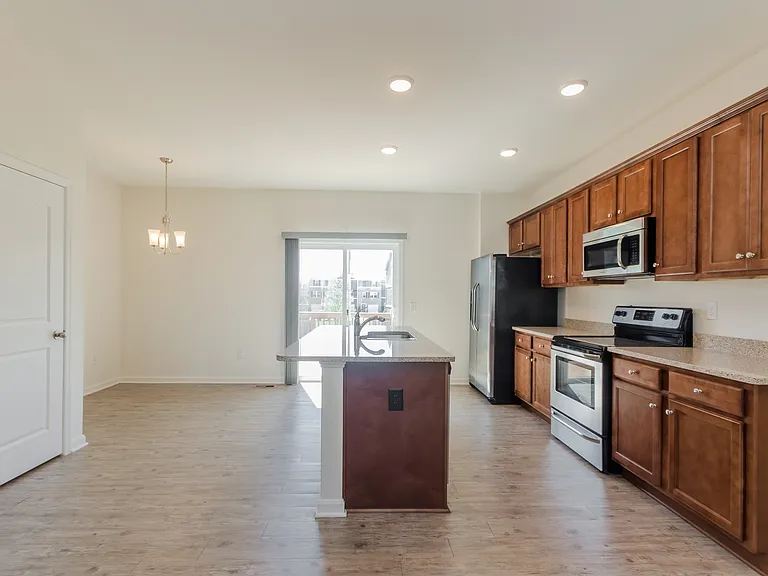 172 Drexel Ct — Photo 16