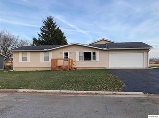 1005 Battles Dr, Maquoketa, IA 52060