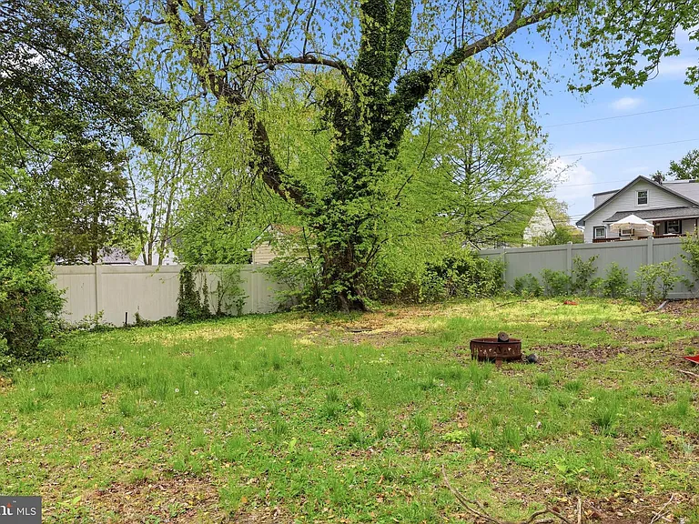 334 N Oakland Ave — Photo 15