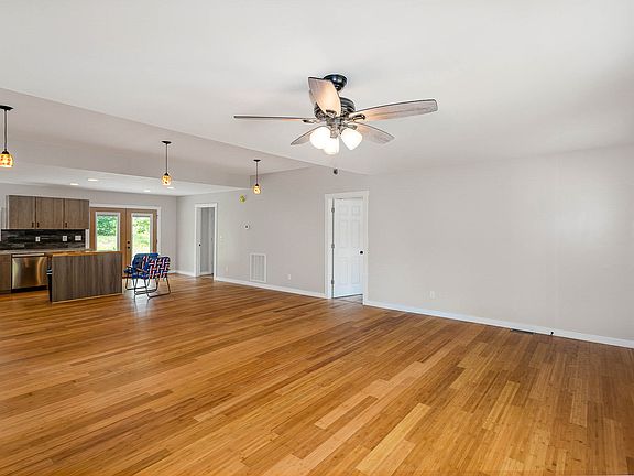 5th image of 21 Wyshema Ct