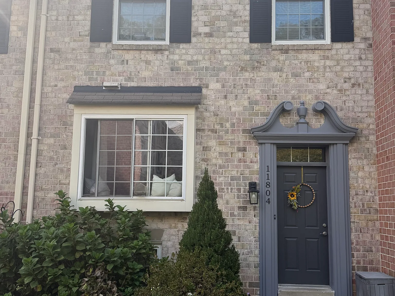3 bed, 3.5 bath, 2400 sqft, $3,000 — Photo 2