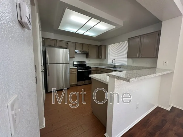 1240 Lilac Ridge Dr — Photo 2