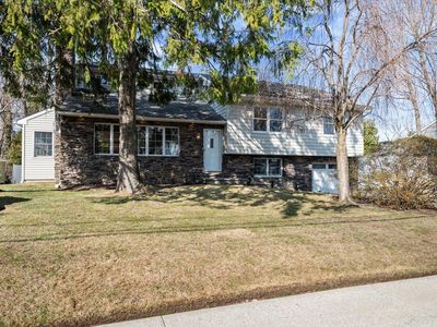 16 Hemlock Drive, Syosset, NY, 11791