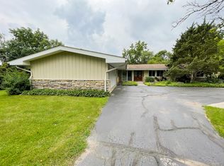 W271S4253 Overlook Ln, Waukesha, WI 53189
