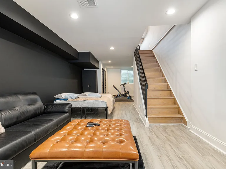 2147 Cross St — Photo 12