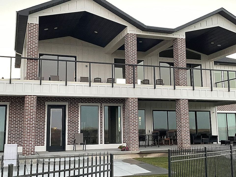 2nd image of 2432 Benoit Pl