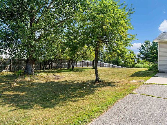 5th image of 2847 Linden Rd