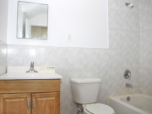 5th image of 3941 Laconia Ave Floor 33
