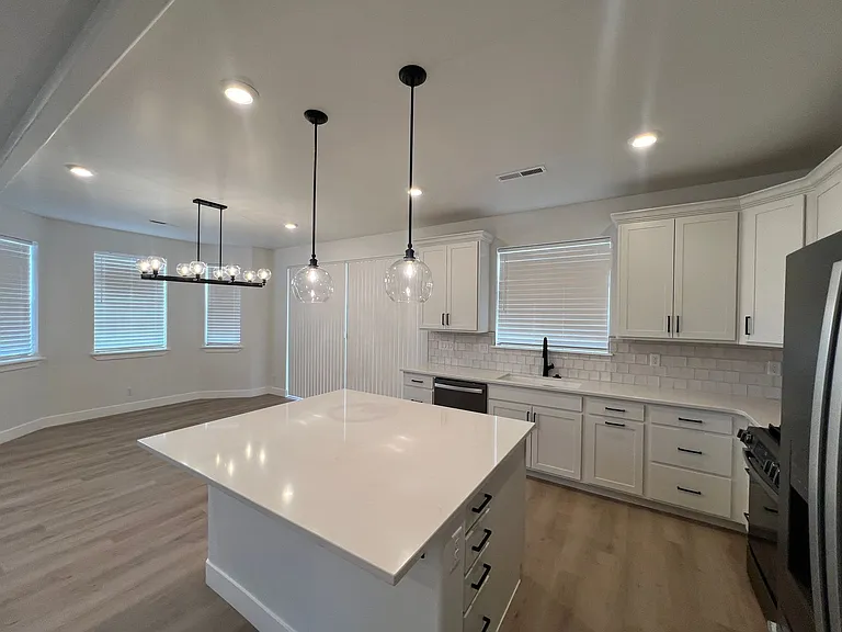 702 W Cedar Hill Dr — Photo 6