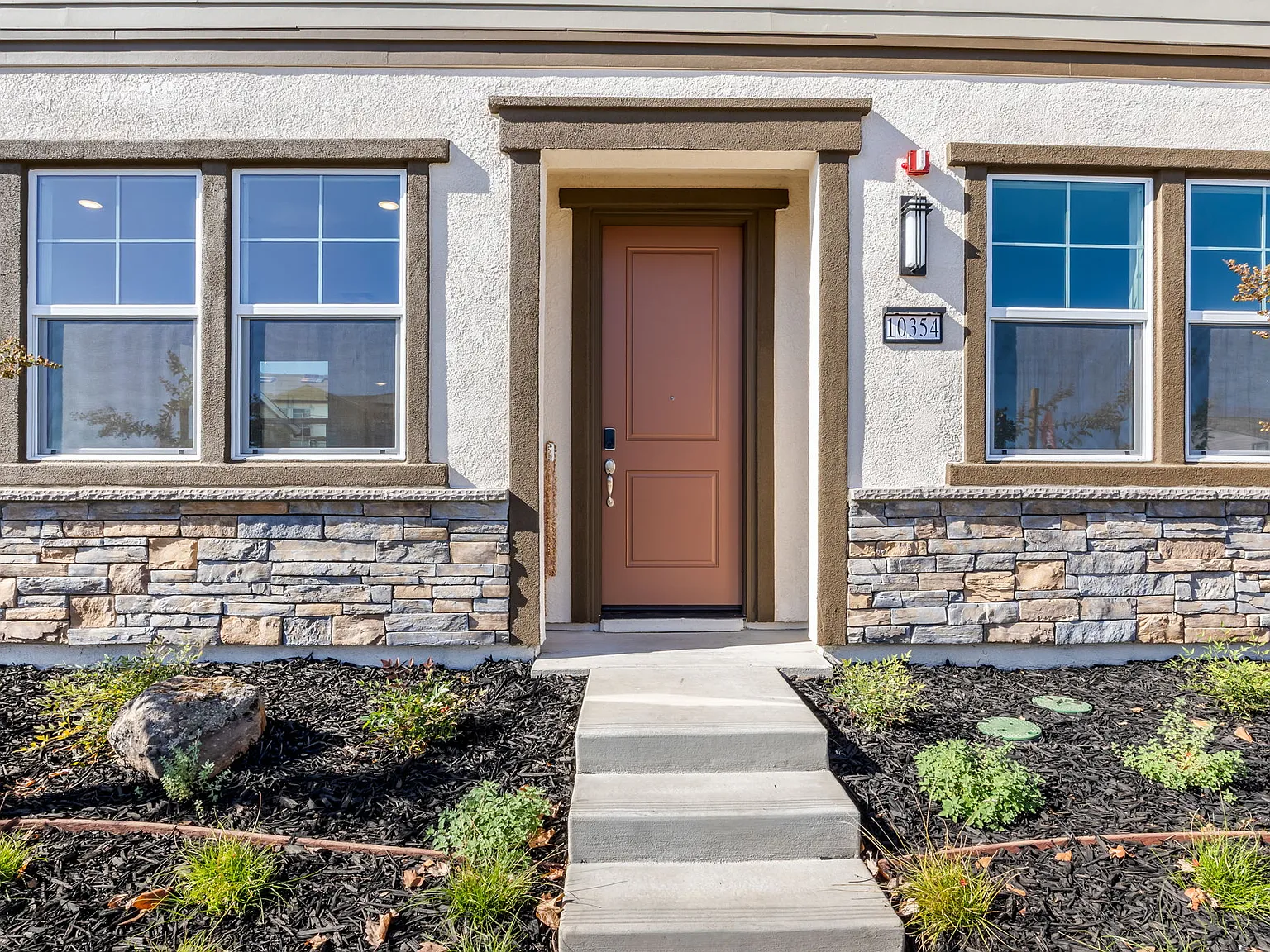 4 bed, 2070 sqft, $3,500 — Photo 4