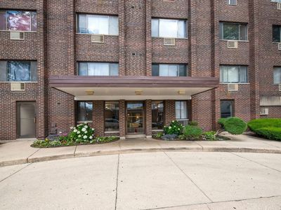 4624 N Commons Dr Unit 202E, Chicago, IL, 60656