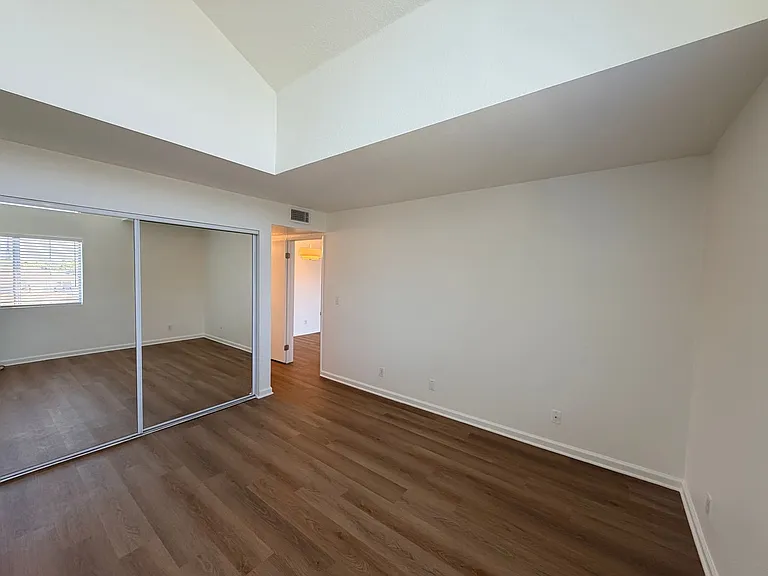 15111 Burbank Blvd — Photo 15