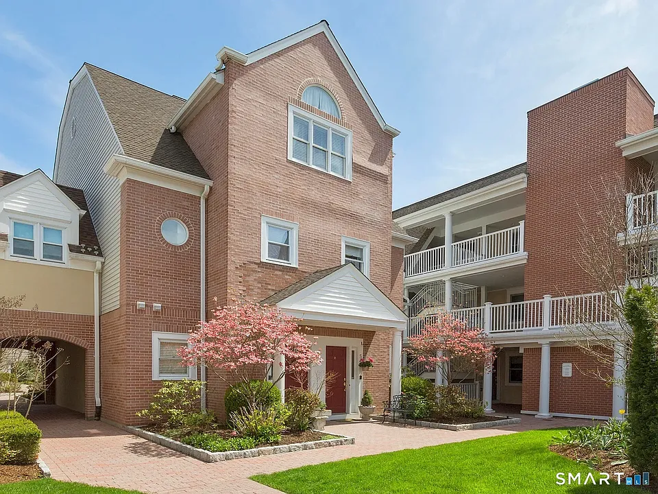 51 Forest Ave #61