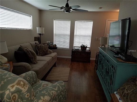 3rd image of 141 Woodknoll Pl