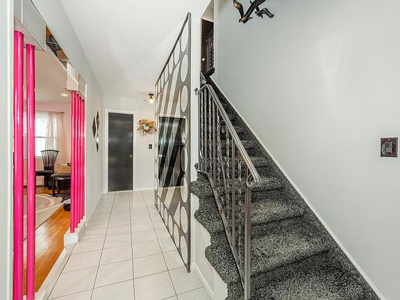 5th image of 220 Frank Ave