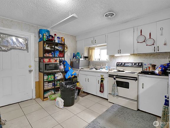 4th image of 9550 Maple Drive NE