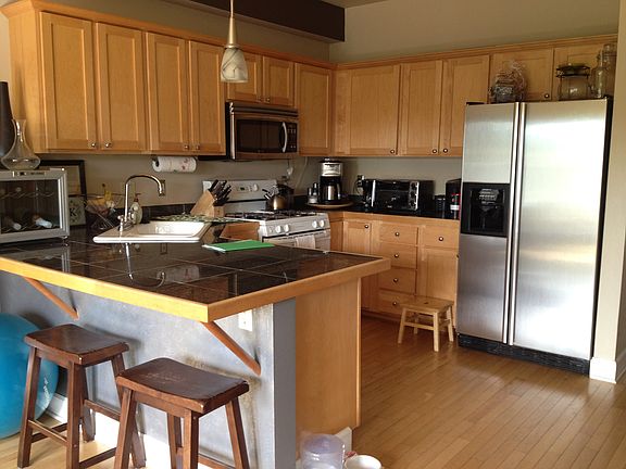 kitchen w/ stainless stee appliances & pantry closet